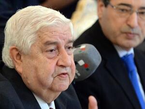 وزير الخارجية السوري الراحل وليد المعلم ويبدو في خلفية الصورة الوزير الجديد فيصل المقداد