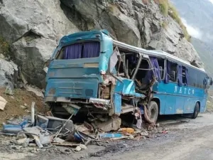 13 قتلى بينهم 9 صينيين بانفجار حافلة في باكستان