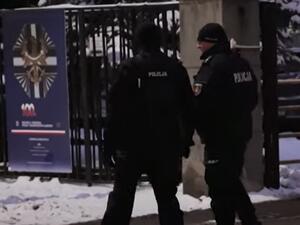 عزل مسؤول اوكراني قدم هدية متفجرة لقائد الشرطة البولندي