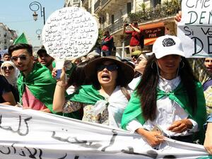 تظاهر نحو ألفي طالب بالعاصمة الجزائرية الثلاثاء رفضا لإجراء الانتخابات الرئاسية