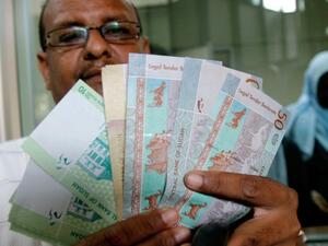 مخاوف من انهيار الجنيه وتضاعف التضخم إذا استمر الجمود الحالي