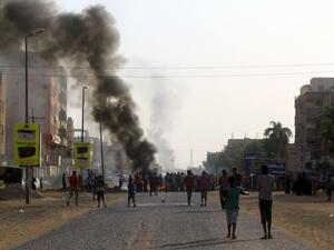 هتف المحتجون "حرية سلام وعدالة" و"مدنية مدنية"