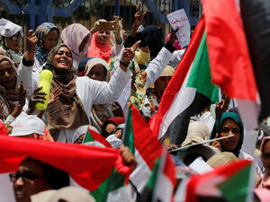 سودانيون يتظاهرون في الخرطوم