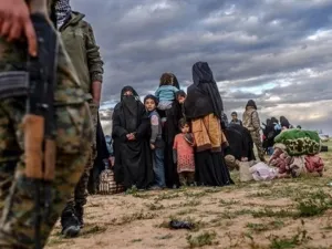قوات سوريا الديموقراطية تنفذ حملة ضد "أذرع" داعش في مخيم الهول