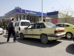 طابور سيارات امام محطة للوقود في دمشق