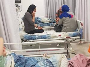 عهد ووالدتها في المستشفى