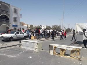 الشرطة التونسية تفرق محتجين حاولوا دخول مقر حكومي في تطاوين