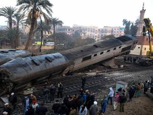 قتلى في اصطدام قطار بحافلة ركاب في مصر