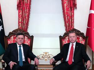 الرئيس التركي رجب طيب أردوغان (يمين) مع فائز السراج، رئيس المجلس الرئاسي لحكومة الوفاق الليبية