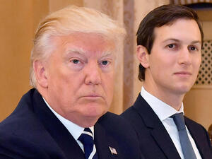 الرئيس الاميركي دونالد ترامب (يسار) ومستشاره وصهره جاريد كوشنر