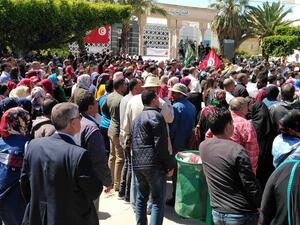 محتجون في سيدي بوزيد التونسية