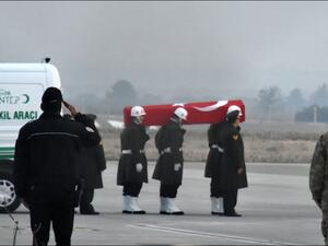 القذائف أصابت قاعدة عسكرية في محافظة هكاري الحدودية، فرد الجيش التركي بقصف مدفعي وجوي.