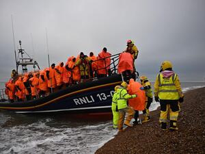 القضاء البريطاني يقر مشروع الحكومة لترحيل المهاجرين الى رواندا