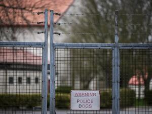 بريطانيا تعتزم تحويل قواعد عسكرية الى مراكز احتجاز لطالبي اللجوء