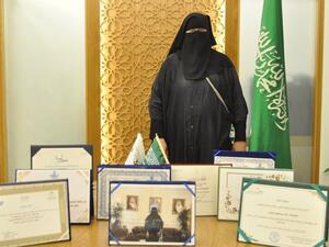 تكريم امرأة سعودية قدمت 100 بلاغ بحق مخالفي إجراءات كورونا