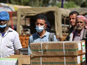 أول شحنة لقاحات تصل اليمن مع انتشار موجة ثانية من الجائحة