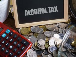 The selective tax on tobacco, its derivatives, energy drinks, alcoholic beverages and pork was 100 per cent applied
