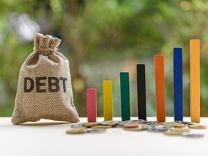 تظهر البيانات الصادرة عن وزارة العدل الكويتية أن مبلغ المديونية موزع على 1.3 مليار دولار للبنوك،