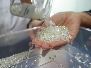 تعد بورصة دبي للماس البورصة الوحيدة في الشرق الأوسط المعتمدة من الاتحاد العالمي لبورصات الماس.