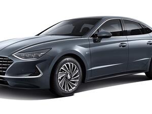 تشتمل سوناتا الهجينة، مثل سوناتا، على أحدث التقنيات والمواصفات التقنية، مثل المفتاح الرقمي.