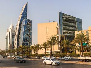 Saudi Electricity Calls on Investors for Green Bond Sale