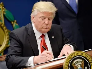 Trump Calls For Payroll Tax Relief to Calm Deteriorating Markets