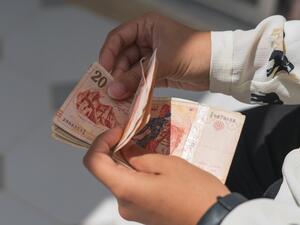 Some experts are skeptical about the effectiveness of these offices in reducing the phenomenon of illegal speculation in hard currency.