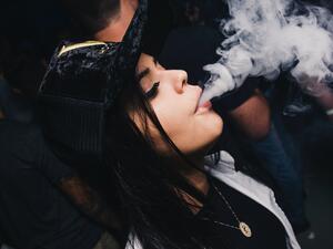 فرضت السعودية ضريبة بقيمة 100 بالمئة على الفاتورة النهائية في المطاعم التي تقدم منتجات التبغ