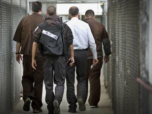 100 أسير من عدة سجون سينضمون للإضراب مطلع الأسبوع المقبل 