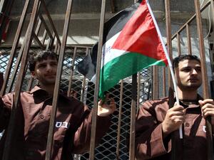من بين حالات الاعتقال خلال انتفاضة القدس (5000) حالة اعتقال لأطفال قاصرين