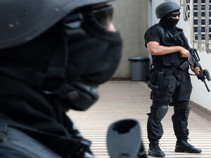 التحريات لا تزال "متواصلة لتوقيف شركاء آخرين يشتبه في تورطهم في هذه الخلية الإرهابية 