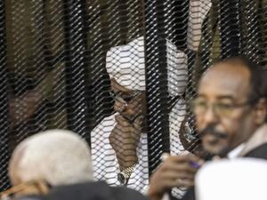  قال محامي البشير إن موكله ينكر التهم الموجهة إليه