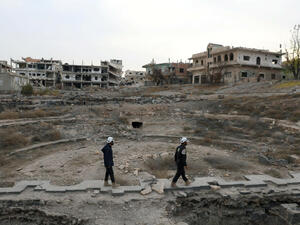 وتماطل الحكومة الكندية في استقبال عدد من أفراد المنظمة مع عوائلهم، الذين وعدت بمنحهم اللجوء قبل عام تقريبًا، متذرعة بالمخاوف الأمنية