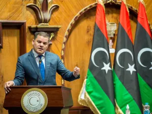 حفتر يتراجع ومستعد لاستقبال الحكومة