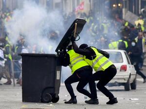  12500 متظاهر خرجوا للشوارع في أنحاء فرنسا وهى أدنى نسبة إقبال منذ بداية الاحتجاجات
