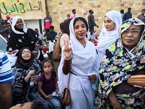 "الحكومة ستكون حكومة مدنية، ونحن لن نتدخل فيها، سنبقى بعيدين".