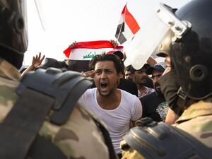 أطلقت قوات الأمن العراقية الجمعة النار على عشرات المتظاهرين في وسط بغداد