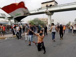  القوات الأمنية موجودة لحماية المتظاهرين 