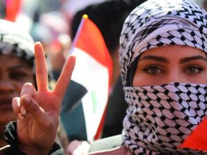 تقرير يحذر: عناصر مخابرات يملؤون ساحة التحرير