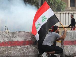 يندد المتظاهرون منذ الأول من تشرين الأول/اكتوبر، بعدما خرجوا باحتجاجات عفوية، بالنظام السياسي 