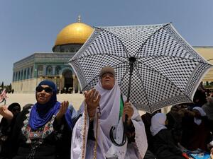 انتشرت قوات الاحتلال في شوارع مدينة القدس ونصبت السواتر الحديدية على مداخلها