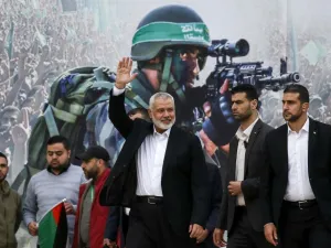 الأربعاء، وصل هنية إلى الرباط، في زيارة غير معلنة المدة