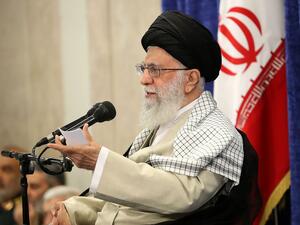 خامنئي افتى سرا بتحريم الاسلحة النووية 