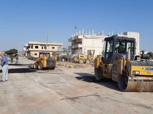 النظام يبدا بتعبيد الطرق في خان شيخون 