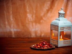 يجب ان تقترن التهنئة بادخال السرور