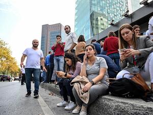 أدت الهزة العنيفة التي وقعت بينما كان السكان نائمين قبل الساعة الرابعة فجرا   الى تدمير مبان بأكملها 