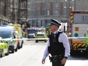 اعلنت السلطات البريطانية عن اعتقال مراهقين اثنين 