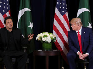 كانت الولايات المتحدة قد حشدت قواتها في الخليج مستعرضه قوتها مهددة ايران بضربة عسكرية