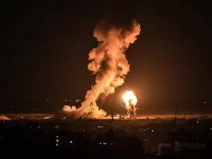 الهجوم استهدف موقع صلاح الدين وسط قطاع غزة ب 4 صواريخ ولم يبلغ عن اصابات 