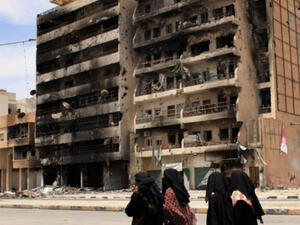 مقتل اسرة وتبادل الاتهامات